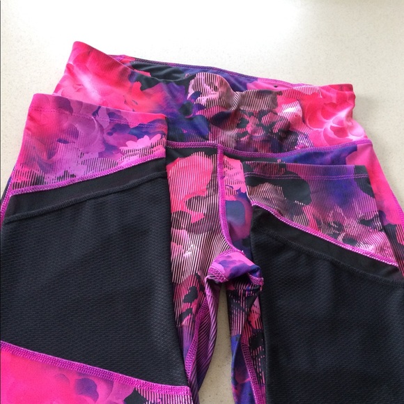NWOT Pink and black floral yoga pants - Picture 2 of 4